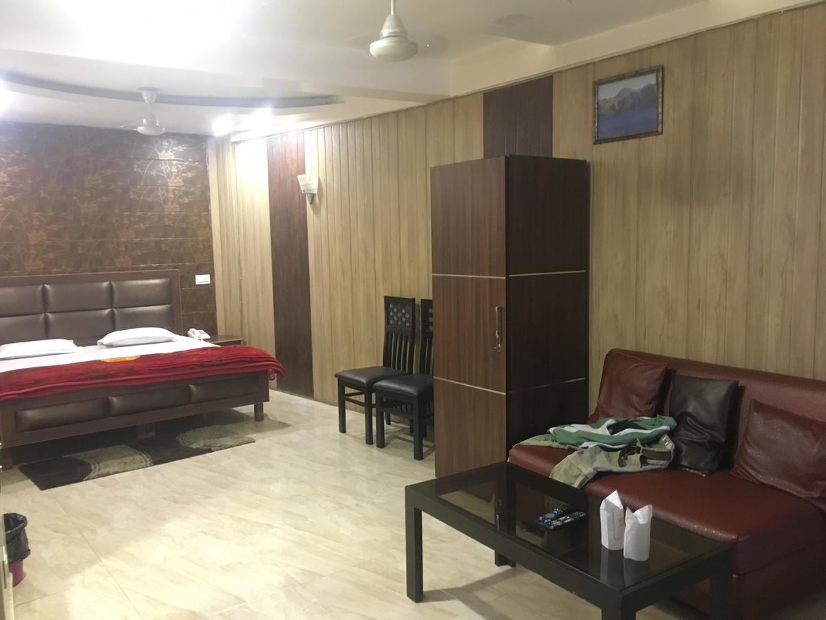 Oyo 12976 Hotel New Fiza Džammú Exteriér fotografie